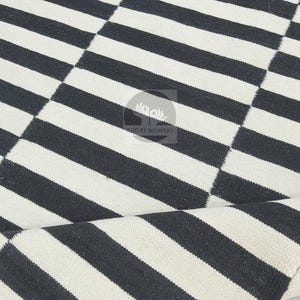 Handwoven Indian Dhurrie Rug: Black and White Cotton Flatweave (4&#39;×6&#39;)