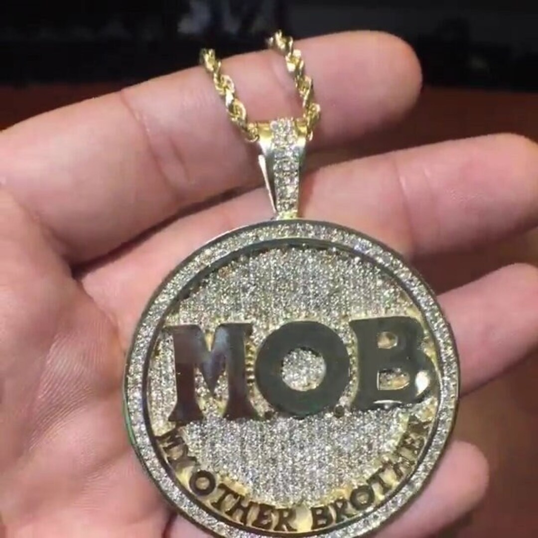 MOB Design in Circle Shape Pendant With Rope Chain Necklace Made by 8 ...