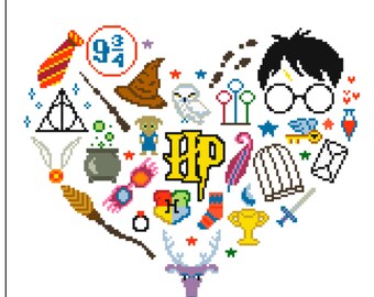 Puede incluir: Un diseño en forma de corazón que presenta varios iconos temáticos de Harry Potter, incluyendo el escudo de Hogwarts, una snitch dorada, una varita mágica, un sombrero seleccionador y el letrero del Expreso de Hogwarts con el número 9 3/4. El icónico logotipo de Harry Potter está en el centro del diseño.