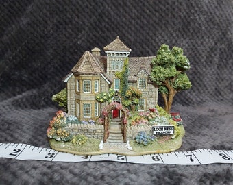 Lilliput Lane LOCH NESS LODGE 1998 Very #Rare *Combine Postage*
