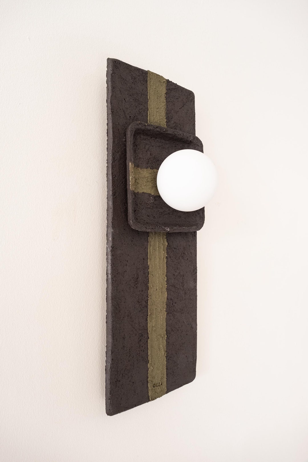 手作りの陶器製壁付け照明：モダンでミニマリストなホーム