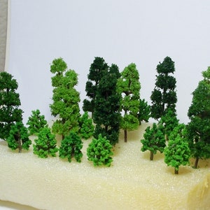 24 Piece N Scale Mixed Color Tree Pack 12 pcs 2 3/8&quot; & 12 pcs 1 3/8&quot; in 3 Colors