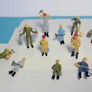 New 1:48 O Scale Model Railroad Workers Total of 12 Pieces in 6 Different Poses