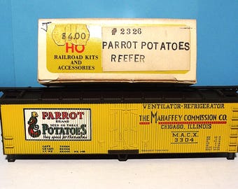 Tren escala HO - Kit en miniatura de 40' con vagón frigorífico revestido de madera Parrot Potatoes Company-J