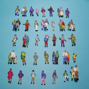 HO Gauge 1:87 Scale Model Figures 50 Town People in Several Different Poses