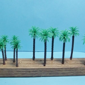 N Scale 12 Piece Package of Coconut Palm Trees 2 Sizes 6 of Each Size