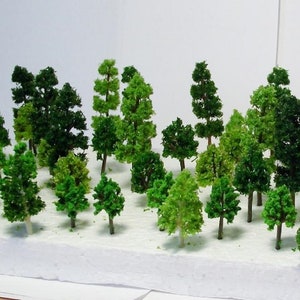 48 Piece Set of N Scale Mixed Color Trees 12 pieces in 4 Sizes 2 3/8",1 3/4",1 5/8",&1 1/4".  Comes in 3 Shades