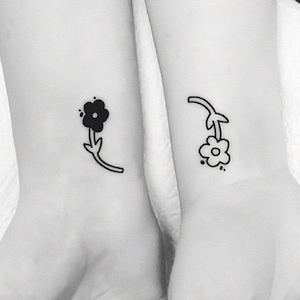 Floral Semi-Permanent Tattoo|Couple|Friends|Lovers|Minimalist|Cute Tattoo|3.3x4.5 cm|Gift Idea|Festival/Party Accessory|Fake Tattoo|Fashion|