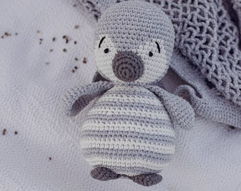 Pingouin Amigurumi, Pingouin au crochet avec chapeau et écharpe, bébé pingouin, animal marin amigurumi, pingouin tricoté, baby shower, pingouin au crochet