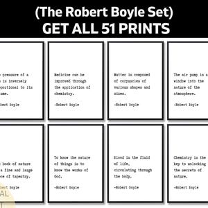 Op de afbeelding: Een verzameling van acht ingelijste prints met citaten van Robert Boyle. De prints zijn zwart-wit, met de tekst in een typemachine-lettertype. De bovenste tekst luidt "(The Robert Boyle Set) GET ALL 51 PRINTS". De linker benedenhoek heeft de tekst "DIGITAL PRINT".