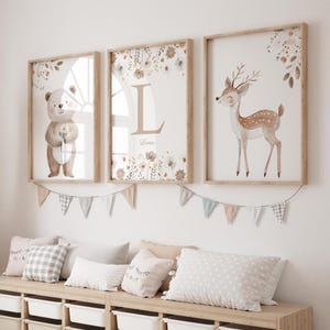 Lote de 3 carteles de Bosque y Flores, Nombre Personalizable, conjunto de 3 carteles sobre la temática de un oso, un cervatillo y flores - Sin marco