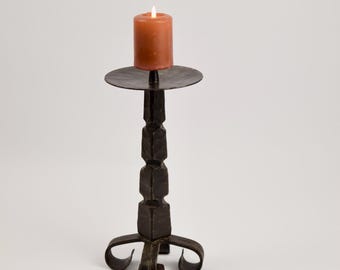 Candelabro de hierro forjado de estilo brutalista, portavelas de hierro vintage de los años 70, candelabro moderno de mediados de siglo, hecho a mano.