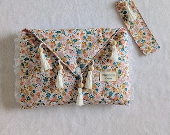 Funda acolchada para libro de bolsillo con solapa – protector de libros de tela floral hecho a mano – funda para libro de historial médico con marcapáginas – idea de regalo