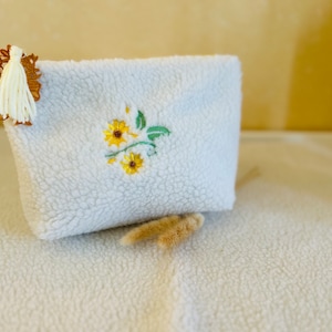 kit in tessuto ricamato, regalo per donna
