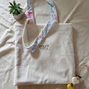 Embroidered "Dolce Vita" terry tote bag - lined with floral cotton - handmade summer bag