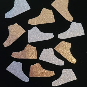 OVERSIZED SNEAKER CONFETTI Air Force diejenigen Jordan Sneakers Gold Silber Konfetti Tisch streut Geburtstag Sneaker-Liebhaber High Top Sneakers