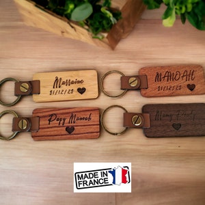 Personalized key ring in wood and leather with first name, initial and logo