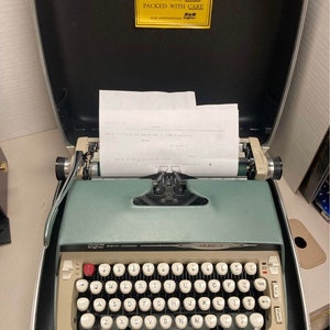 Smith-Corona Galaxie II Typewriter Vintage (Very Fine Condition) With user's Manual