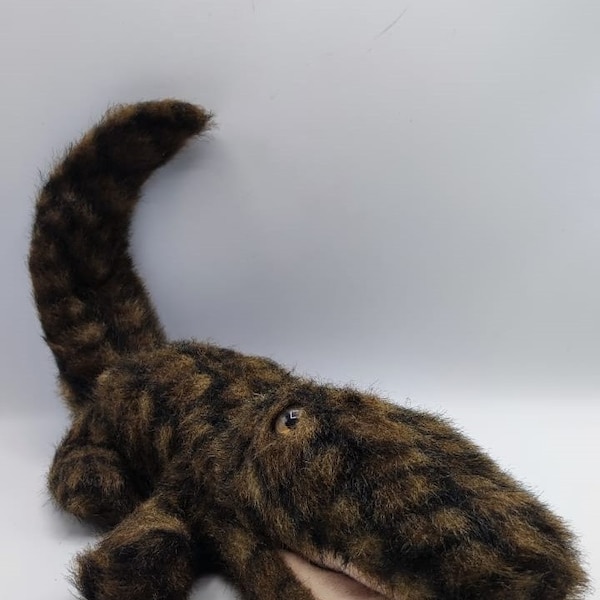 Peluche vintage d'un gros lézard