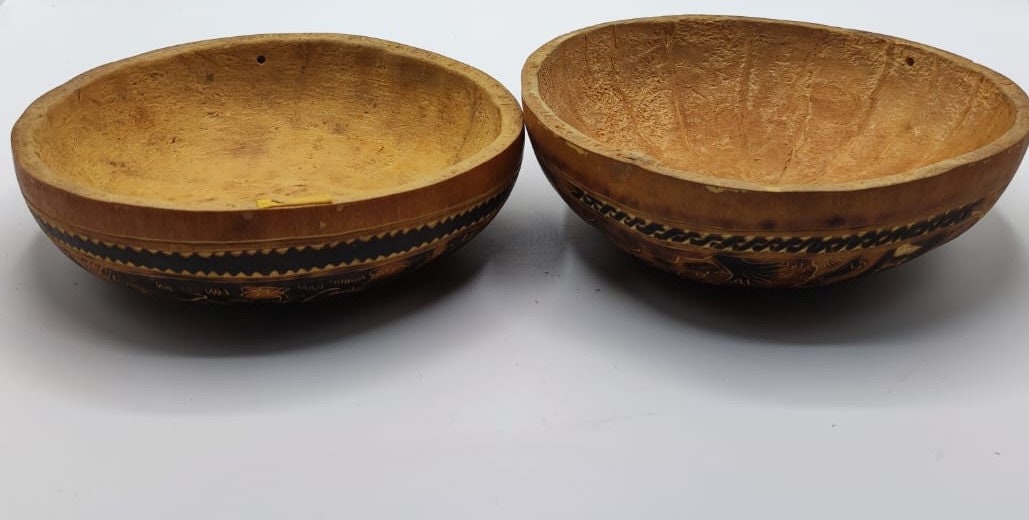 南米産のアンティーク彫刻入り木製ボウル2個セット。状態良好。 - Etsy