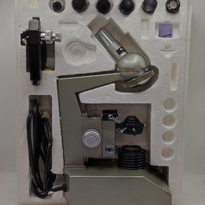 Microscope vintage avec accessoire modèle Carton No.22069