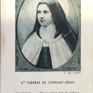 Antica reliquia religiosa francese di Santa Teresa di Lisieux. Contiene un panno che ha toccato le reliquie del santo.