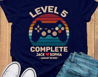 Regalo del quinto aniversario de bodas para esposo y esposa, regalo del quinto aniversario para esposo, camiseta de videojuego retro, nivel de personalización 5 completo