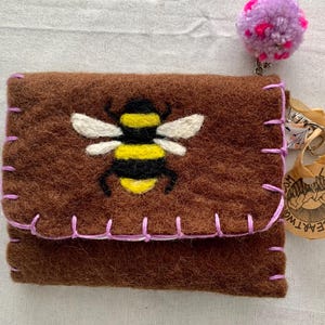 Wool felted bee wallet, clutch, coin purse, nature-lover gift, honey bee, beekeeper gift, needle felted bee, handmade wallet, handmade gift