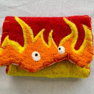 Tasche aus Wolle gefilzt, Calcifer Geldbörse, Ghibli, Nadel gefilzt, Geldbörse Wolle gefilzt, handgemachte Geschenke, Hand genäht, Schmucktasche, Geldbörse