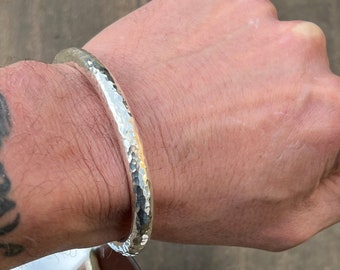 Brazalete de torsión de plata esterlina maciza martillada pesada de más de 2 oz