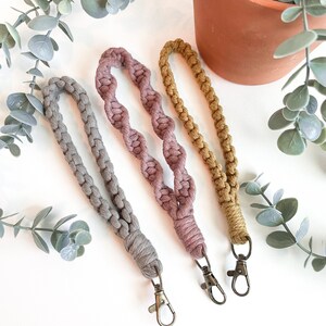Macrame Wristlet Keychain, Boho Macrame Wristlet Keychain, Macrame Keychain, Boho Keychain for her, Macrame Wristlet, Gift for her