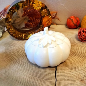 Handmade ceramic pumpkin candle – autumnal pumpkin spice scent & stylish decoration for your home