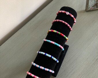 Stretchable multicolored beaded bracelets