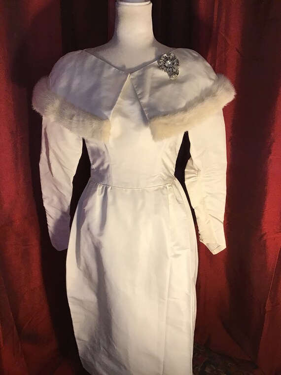 Vintage 1960s Wedding Dress and Capelet - image 2