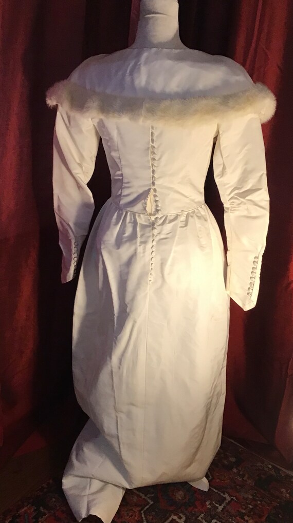 Vintage 1960s Wedding Dress and Capelet - image 3