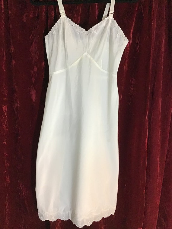 Vintage 1950s Barbizon full slip