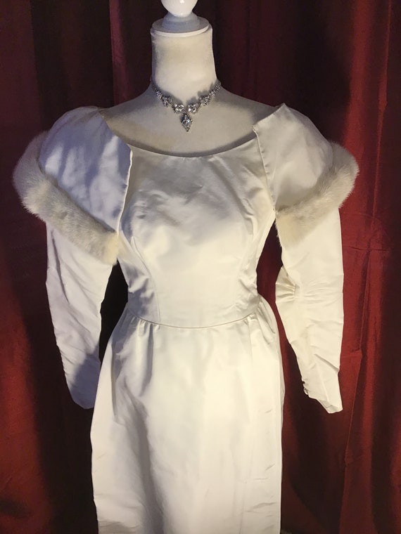 Vintage 1960s Wedding Dress and Capelet - image 4