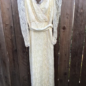 Retro/Vintage Ivory Satin and Lace Dress
