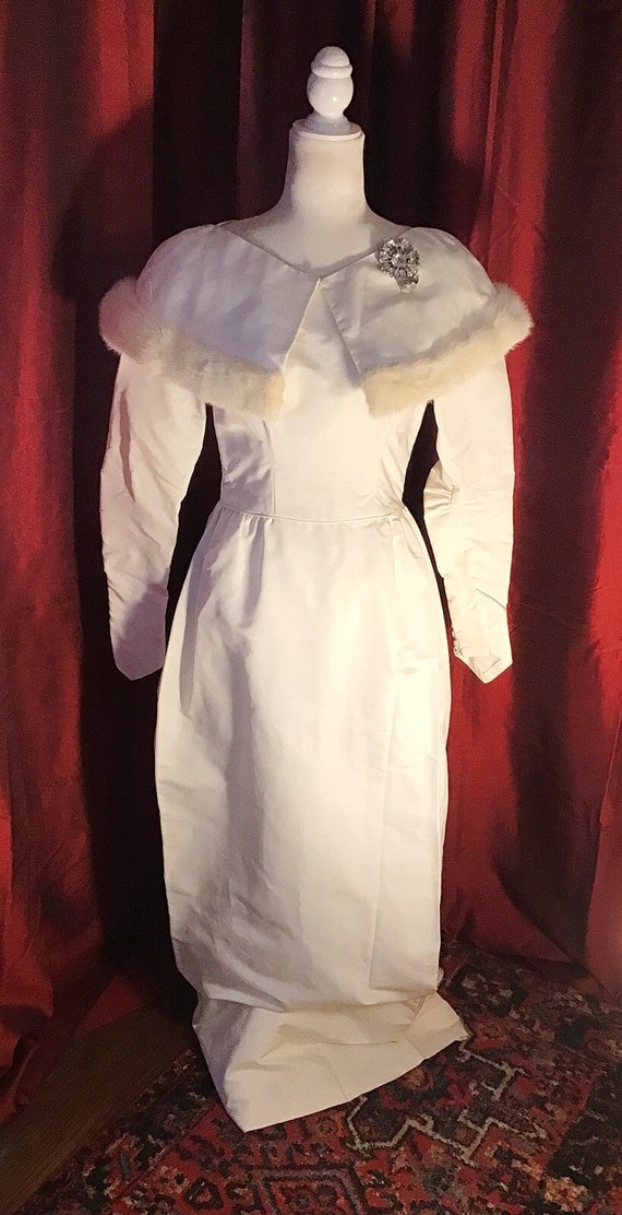 Vintage 1960s Wedding Dress and Capelet - image 1