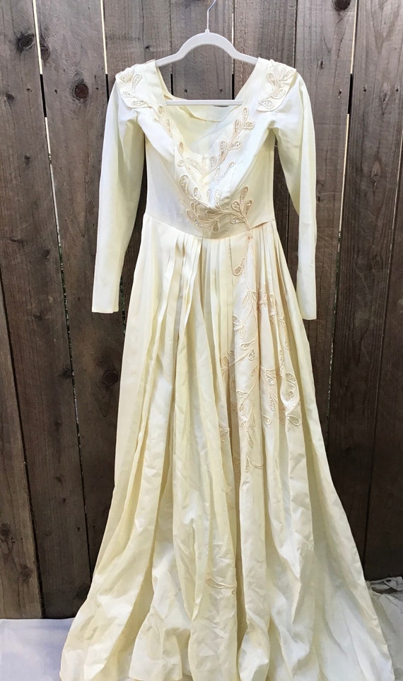 Vintage 1950s Ivory Lace Wedding Dress
