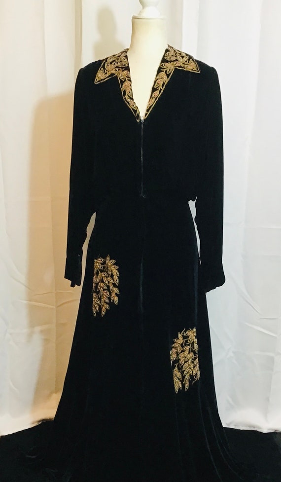 Elegant 1920s Black Velvet Hostess Gown - image 2