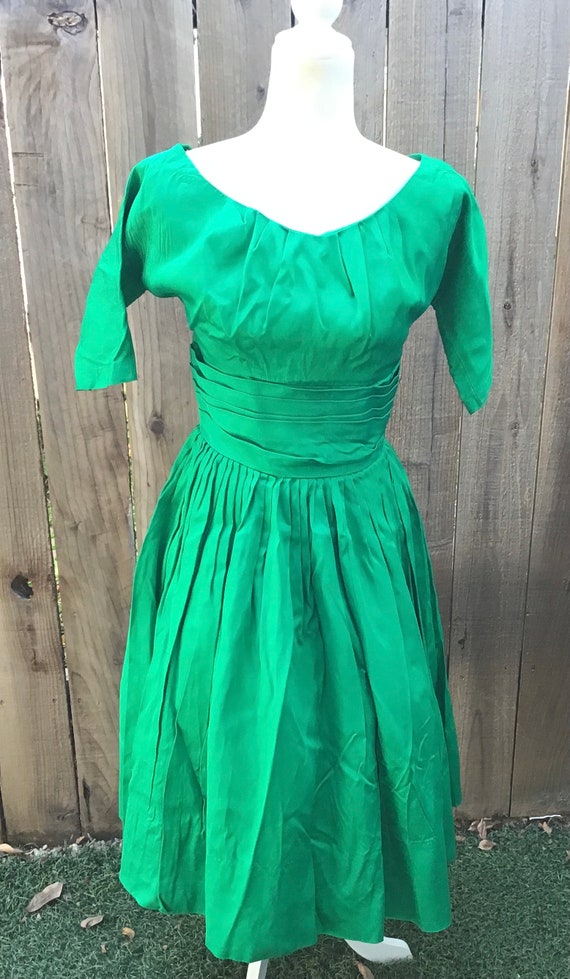 green emerald velvet dress 70s Claralura Kelly Green Gown Size M main image 0