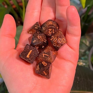 Juego de dados inspirado en el ojo de tigre (DnD)