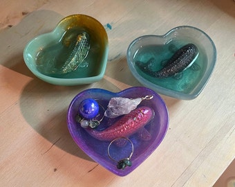 Plato de baratijas con forma de pez koi