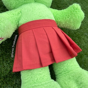 Red pleated skirt for Frog / Bear