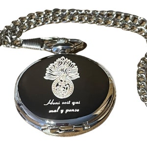 Royal Régiment Fusiliers Taschenuhr: Silbernes Savonette-Gehäuse mit Albertkette