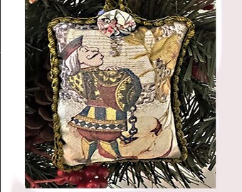 Adorno navideño de la Sota de Corazones: Decoración de tela de Alicia en el País de las Maravillas