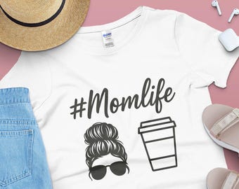 Mama Leben SVG PNG | Messy Bun Sonnenbrille Kaffee Clipart | Lustiges Cricut Mom Shirt Design | Digitale Sublimation | Muttertag | Mama Chaos