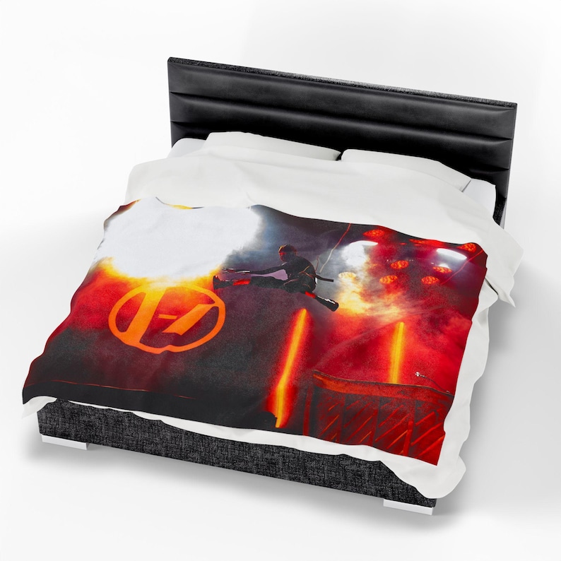Twenty One Pilots Concert Blanket - Tyler Joseph Jump Shot | BREACH / Clancy Tour Plush Velveteen Throw image 1