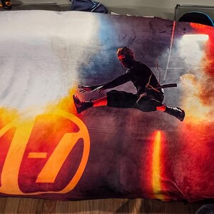 Twenty One Pilots Concert Blanket - Tyler Joseph Jump Shot | BREACH / Clancy Tour Plush Velveteen Throw image 5